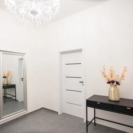 Royal * Liptovský Mikuláš